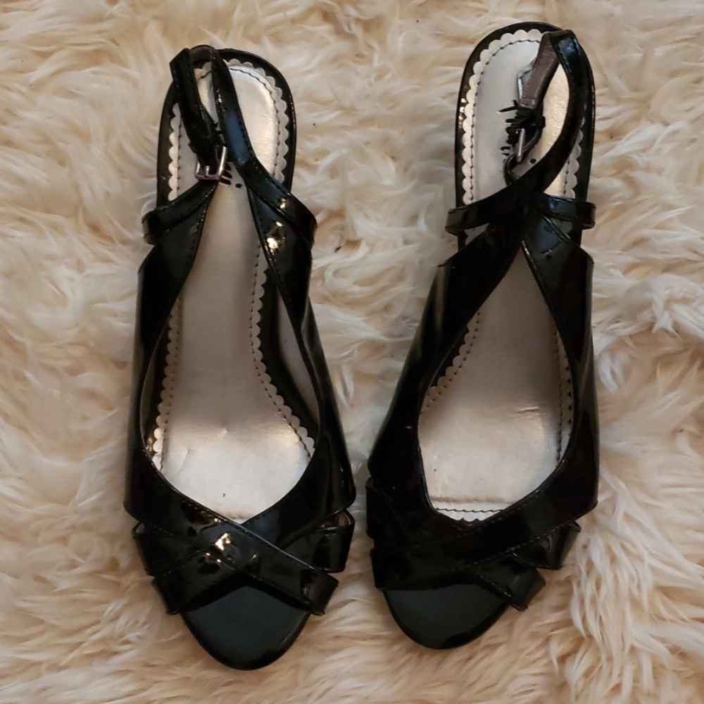 Shiny sling back heels!